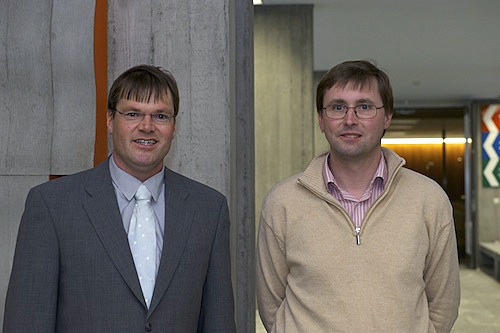 Stephan Schlamminger (left) with Thomas Gehrmann